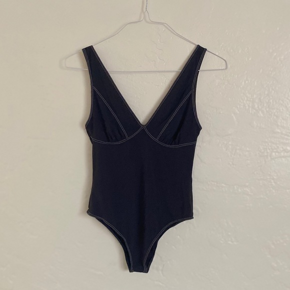 V-neck Bodysuit - Picture 2 of 4